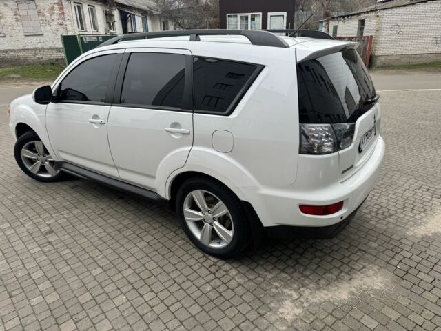 Білий Міцубісі Аутлендер, об'ємом двигуна 2.4 л та пробігом 174 тис. км за 12500 $, фото 2 на Automoto.ua
