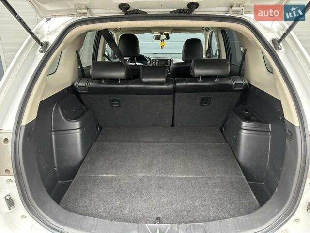 Білий Міцубісі Аутлендер, об'ємом двигуна 2.27 л та пробігом 177 тис. км за 11650 $, фото 11 на Automoto.ua