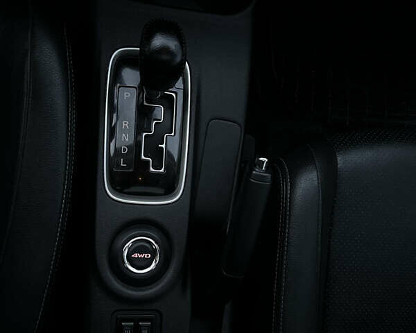 Белый Мицубиси Аутлендер, объемом двигателя 2.36 л и пробегом 76 тыс. км за 15000 $, фото 5 на Automoto.ua