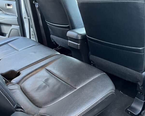 Білий Міцубісі Аутлендер, об'ємом двигуна 2.27 л та пробігом 215 тис. км за 12800 $, фото 16 на Automoto.ua