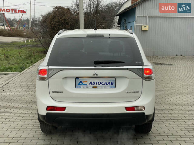 Білий Міцубісі Аутлендер, об'ємом двигуна 2 л та пробігом 194 тис. км за 9200 $, фото 5 на Automoto.ua