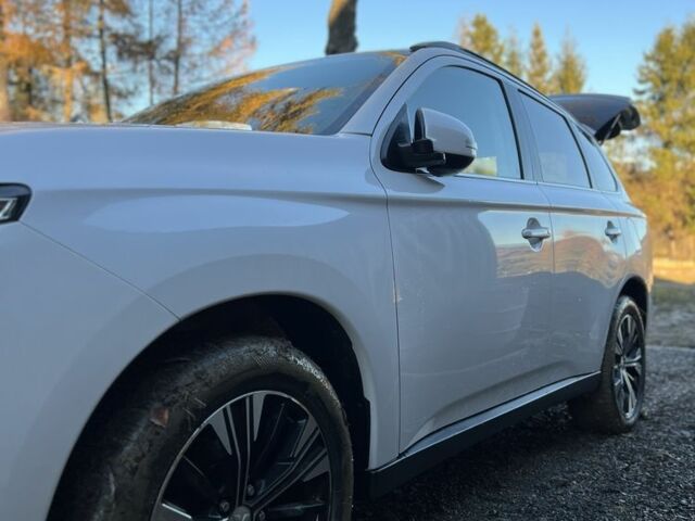 Білий Міцубісі Аутлендер, об'ємом двигуна 2.3 л та пробігом 215 тис. км за 12800 $, фото 9 на Automoto.ua