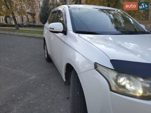 Белый Мицубиси Аутлендер, объемом двигателя 2 л и пробегом 344 тыс. км за 9999 $, фото 20 на Automoto.ua