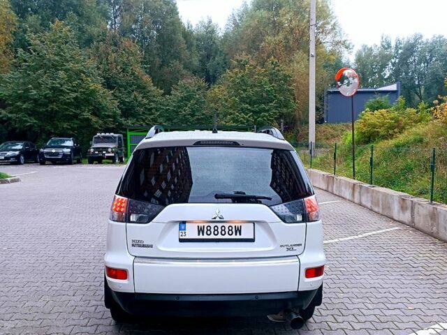 Белый Мицубиси Аутлендер, объемом двигателя 2.4 л и пробегом 180 тыс. км за 9900 $, фото 2 на Automoto.ua