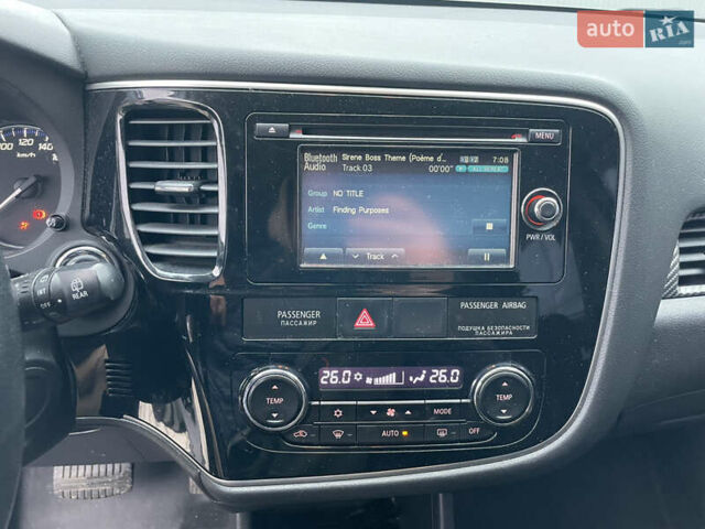 Білий Міцубісі Аутлендер, об'ємом двигуна 2 л та пробігом 194 тис. км за 9200 $, фото 27 на Automoto.ua