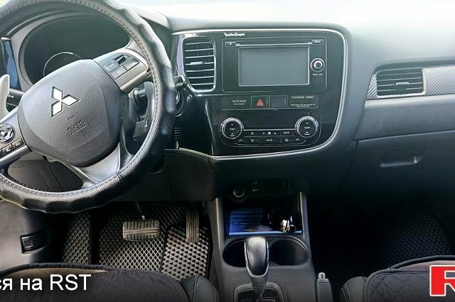 Белый Мицубиси Аутлендер, объемом двигателя 2.4 л и пробегом 300 тыс. км за 12500 $, фото 2 на Automoto.ua