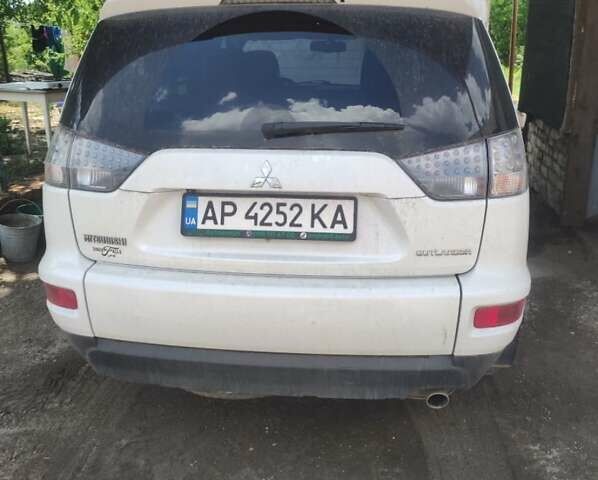 Белый Мицубиси Аутлендер, объемом двигателя 2.36 л и пробегом 113 тыс. км за 12500 $, фото 1 на Automoto.ua