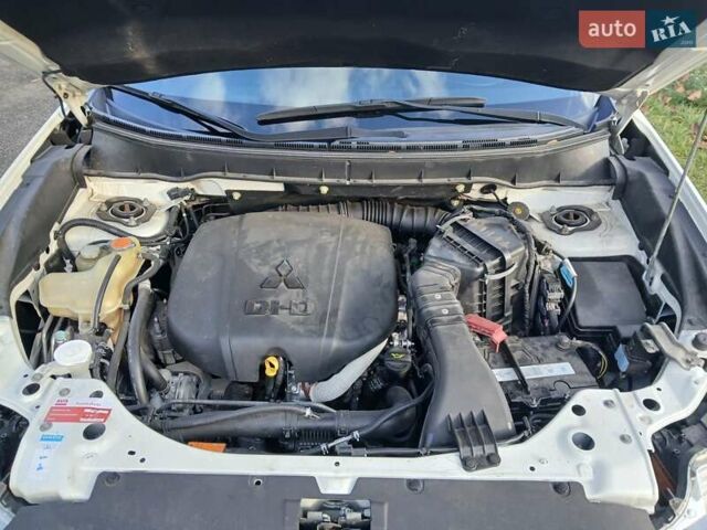 Білий Міцубісі Аутлендер, об'ємом двигуна 2.2 л та пробігом 181 тис. км за 12300 $, фото 31 на Automoto.ua