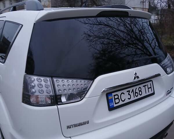 Білий Міцубісі Аутлендер, об'ємом двигуна 2.2 л та пробігом 181 тис. км за 12300 $, фото 6 на Automoto.ua