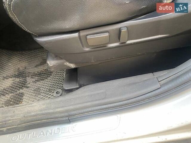 Белый Мицубиси Аутлендер, объемом двигателя 2.36 л и пробегом 152 тыс. км за 11500 $, фото 7 на Automoto.ua