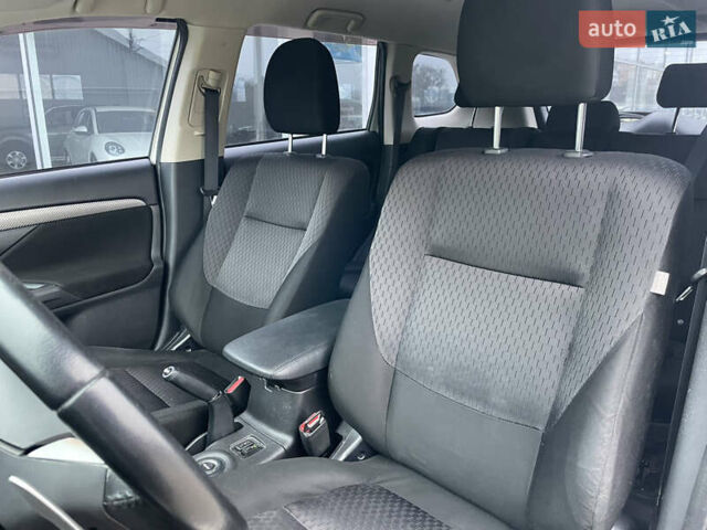 Білий Міцубісі Аутлендер, об'ємом двигуна 2 л та пробігом 194 тис. км за 9200 $, фото 10 на Automoto.ua