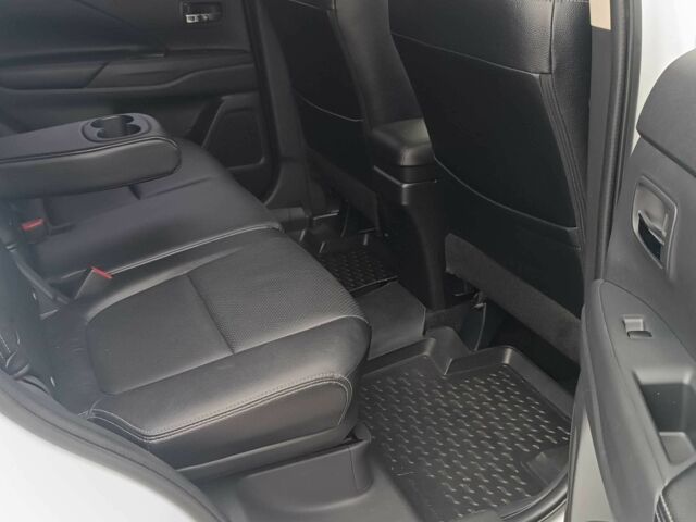 Білий Міцубісі Аутлендер, об'ємом двигуна 2.4 л та пробігом 112 тис. км за 15000 $, фото 7 на Automoto.ua