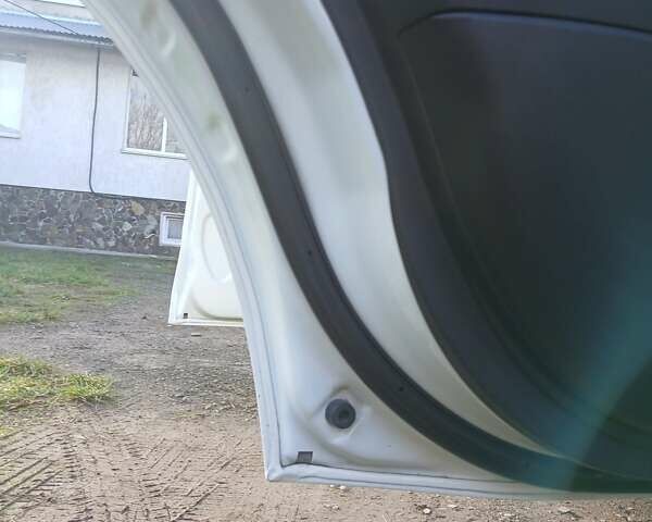 Білий Міцубісі Аутлендер, об'ємом двигуна 2.2 л та пробігом 181 тис. км за 12300 $, фото 20 на Automoto.ua