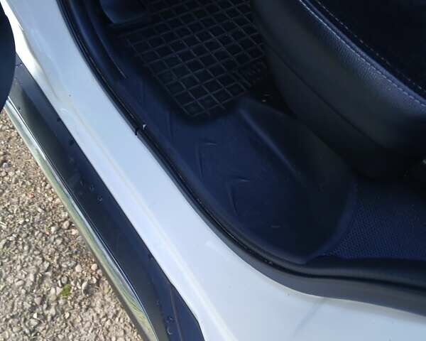 Білий Міцубісі Аутлендер, об'ємом двигуна 2.2 л та пробігом 181 тис. км за 12300 $, фото 19 на Automoto.ua