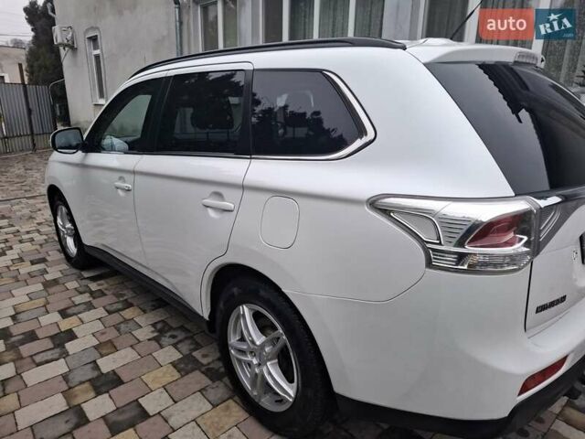 Белый Мицубиси Аутлендер, объемом двигателя 2.3 л и пробегом 247 тыс. км за 14100 $, фото 12 на Automoto.ua