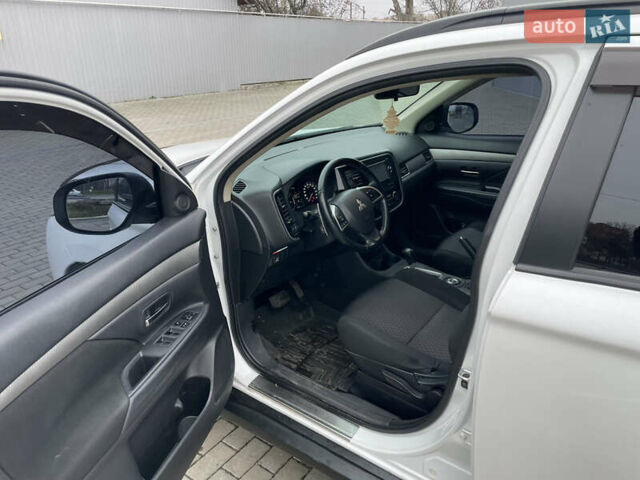 Білий Міцубісі Аутлендер, об'ємом двигуна 2 л та пробігом 194 тис. км за 9200 $, фото 8 на Automoto.ua