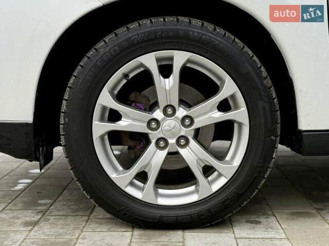 Белый Мицубиси Аутлендер, объемом двигателя 2.27 л и пробегом 264 тыс. км за 13500 $, фото 52 на Automoto.ua