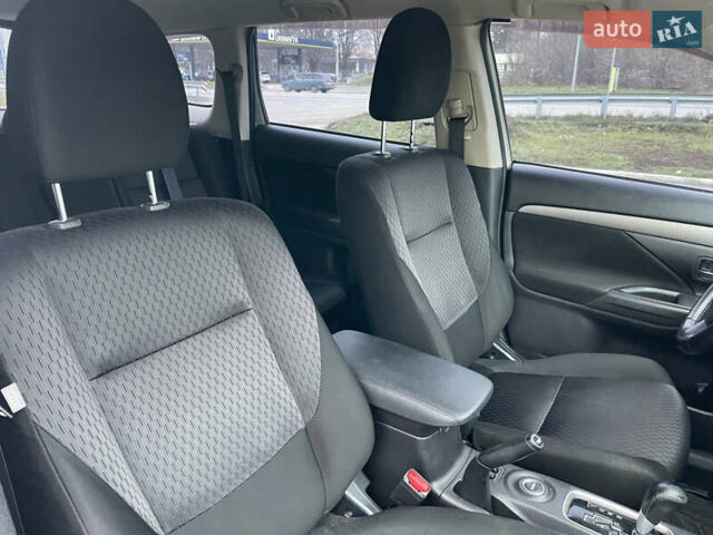 Білий Міцубісі Аутлендер, об'ємом двигуна 2 л та пробігом 194 тис. км за 9200 $, фото 19 на Automoto.ua