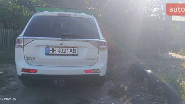 Білий Міцубісі Аутлендер, об'ємом двигуна 2.3 л та пробігом 238 тис. км за 13999 $, фото 3 на Automoto.ua