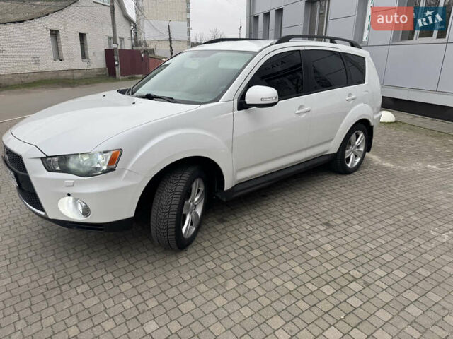 Белый Мицубиси Аутлендер, объемом двигателя 2.4 л и пробегом 180 тыс. км за 12500 $, фото 1 на Automoto.ua