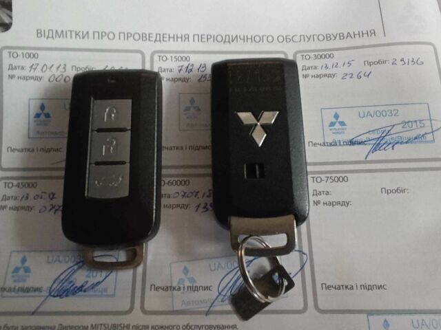 Білий Міцубісі Аутлендер, об'ємом двигуна 2.4 л та пробігом 112 тис. км за 15000 $, фото 11 на Automoto.ua