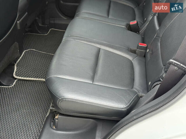 Белый Мицубиси Аутлендер, объемом двигателя 2.27 л и пробегом 264 тыс. км за 13500 $, фото 25 на Automoto.ua