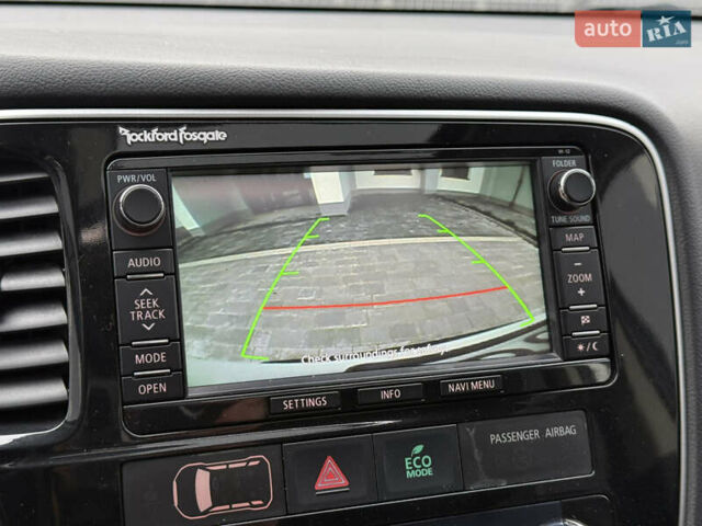 Белый Мицубиси Аутлендер, объемом двигателя 2.27 л и пробегом 264 тыс. км за 13500 $, фото 5 на Automoto.ua