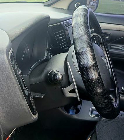 Белый Мицубиси Аутлендер, объемом двигателя 2.4 л и пробегом 300 тыс. км за 12500 $, фото 5 на Automoto.ua