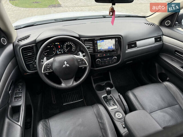 Белый Мицубиси Аутлендер, объемом двигателя 2.27 л и пробегом 264 тыс. км за 13500 $, фото 15 на Automoto.ua