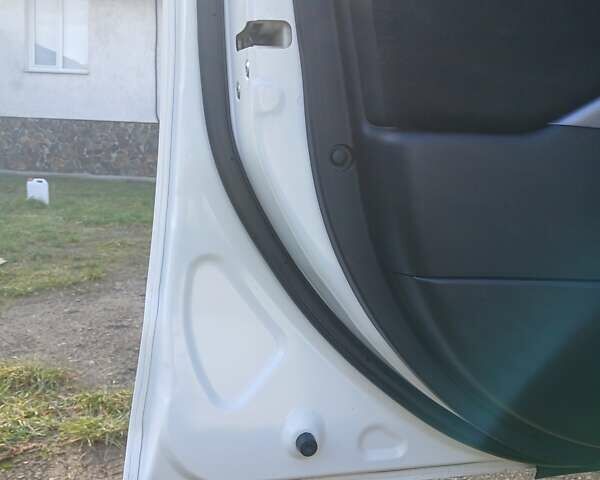 Білий Міцубісі Аутлендер, об'ємом двигуна 2.2 л та пробігом 181 тис. км за 12300 $, фото 17 на Automoto.ua