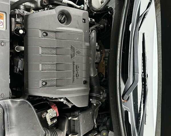 Білий Міцубісі Аутлендер, об'ємом двигуна 2.27 л та пробігом 177 тис. км за 11650 $, фото 17 на Automoto.ua