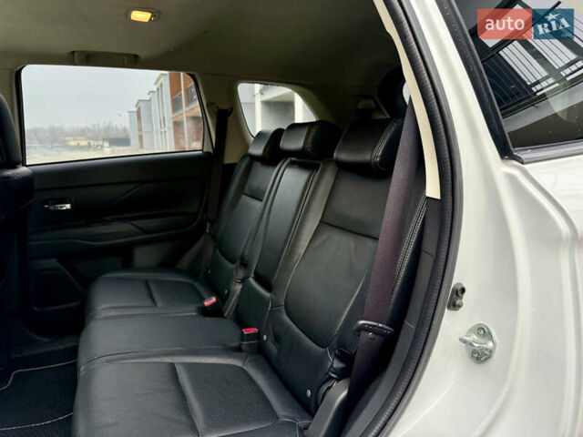 Белый Мицубиси Аутлендер, объемом двигателя 2.27 л и пробегом 264 тыс. км за 13500 $, фото 66 на Automoto.ua