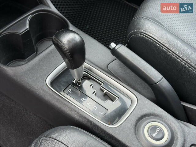 Белый Мицубиси Аутлендер, объемом двигателя 2.27 л и пробегом 264 тыс. км за 13500 $, фото 35 на Automoto.ua