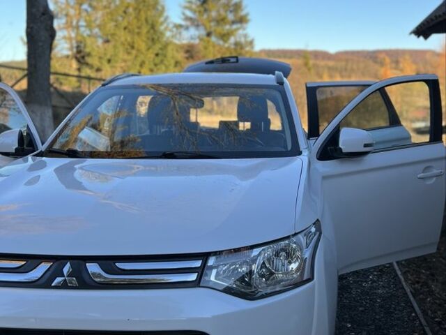 Білий Міцубісі Аутлендер, об'ємом двигуна 2.3 л та пробігом 215 тис. км за 12800 $, фото 10 на Automoto.ua