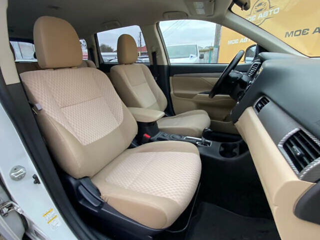 Белый Мицубиси Аутлендер, объемом двигателя 2.36 л и пробегом 215 тыс. км за 9999 $, фото 11 на Automoto.ua