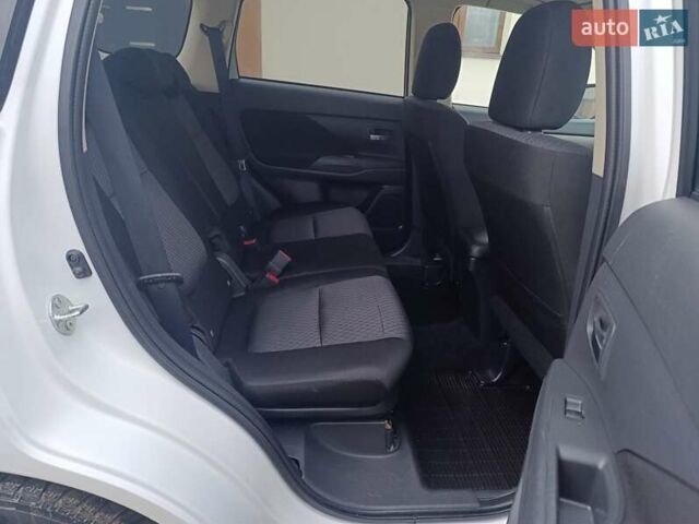 Белый Мицубиси Аутлендер, объемом двигателя 2.2 л и пробегом 278 тыс. км за 12600 $, фото 29 на Automoto.ua