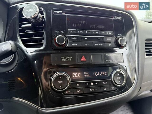 Белый Мицубиси Аутлендер, объемом двигателя 0 л и пробегом 180 тыс. км за 11500 $, фото 19 на Automoto.ua