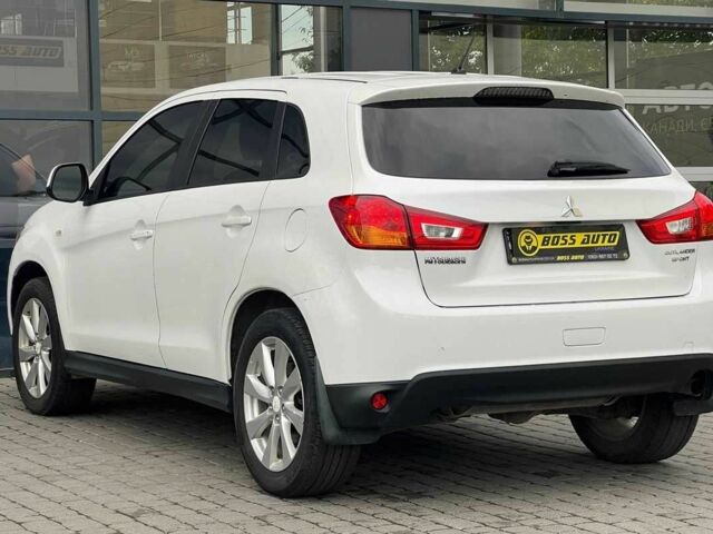 Білий Міцубісі Аутлендер, об'ємом двигуна 2 л та пробігом 224 тис. км за 9900 $, фото 4 на Automoto.ua