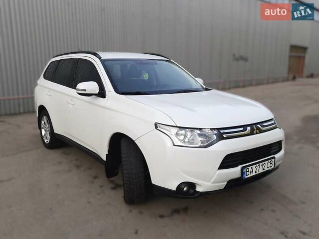 Білий Міцубісі Аутлендер, об'ємом двигуна 2 л та пробігом 245 тис. км за 12399 $, фото 2 на Automoto.ua