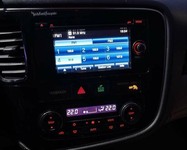Белый Мицубиси Аутлендер, объемом двигателя 2.42 л и пробегом 265 тыс. км за 15000 $, фото 30 на Automoto.ua