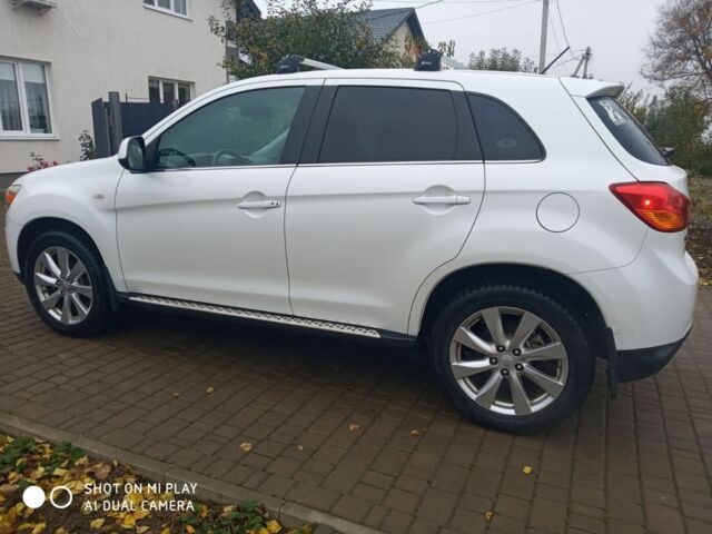 Білий Міцубісі Аутлендер, об'ємом двигуна 2 л та пробігом 203 тис. км за 10750 $, фото 1 на Automoto.ua