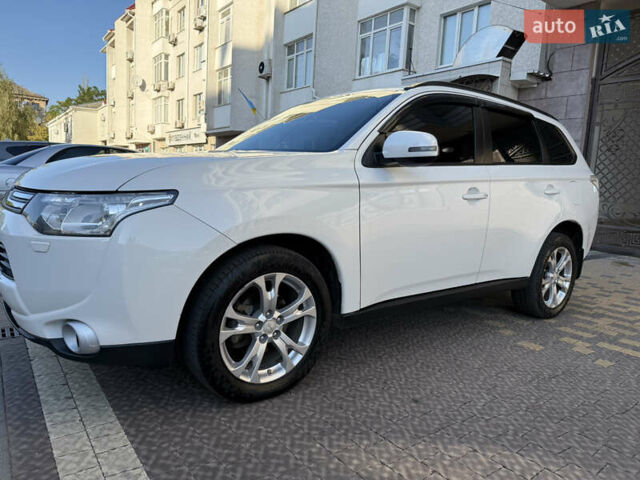 Білий Міцубісі Аутлендер, об'ємом двигуна 2.36 л та пробігом 146 тис. км за 14300 $, фото 4 на Automoto.ua
