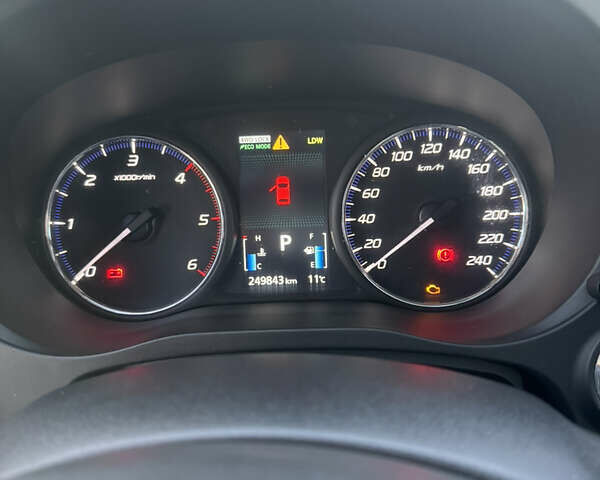 Белый Мицубиси Аутлендер, объемом двигателя 2.3 л и пробегом 250 тыс. км за 15000 $, фото 12 на Automoto.ua