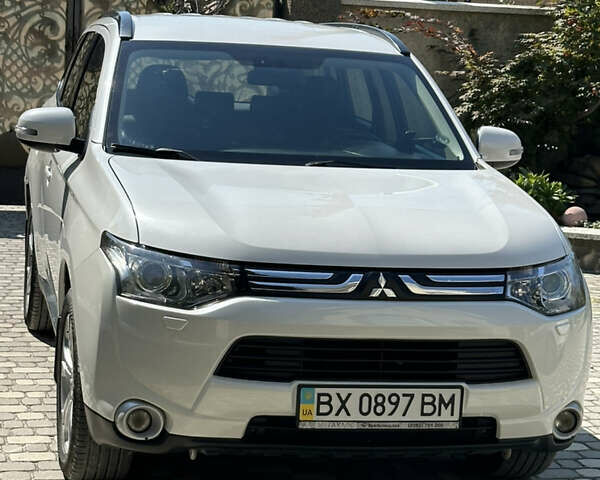 Белый Мицубиси Аутлендер, объемом двигателя 2.4 л и пробегом 114 тыс. км за 16800 $, фото 1 на Automoto.ua