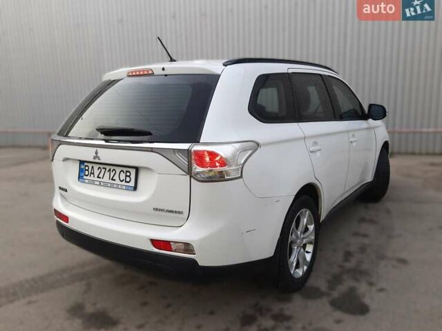 Білий Міцубісі Аутлендер, об'ємом двигуна 2 л та пробігом 245 тис. км за 12399 $, фото 3 на Automoto.ua