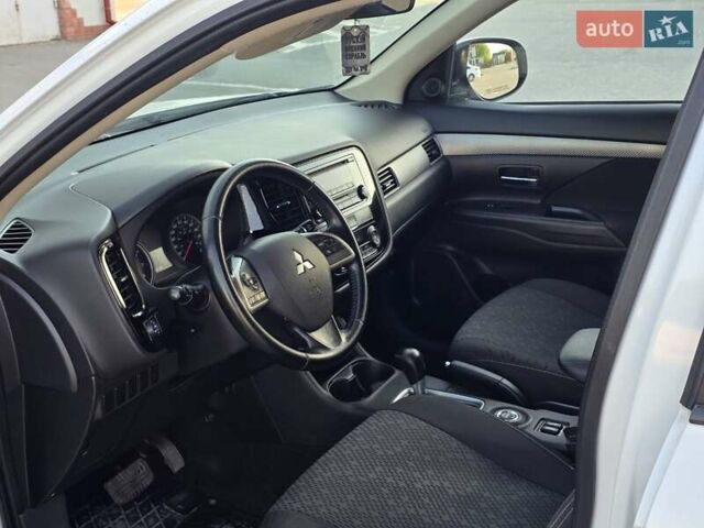 Белый Мицубиси Аутлендер, объемом двигателя 2.4 л и пробегом 183 тыс. км за 12499 $, фото 19 на Automoto.ua