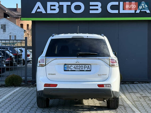 Белый Мицубиси Аутлендер, объемом двигателя 2.4 л и пробегом 148 тыс. км за 12900 $, фото 3 на Automoto.ua