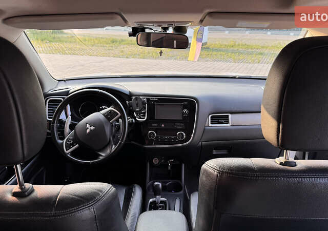 Білий Міцубісі Аутлендер, об'ємом двигуна 2.4 л та пробігом 240 тис. км за 12000 $, фото 18 на Automoto.ua