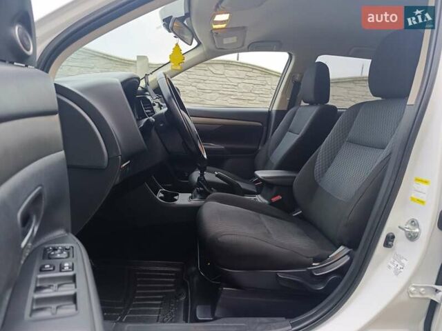 Белый Мицубиси Аутлендер, объемом двигателя 2.2 л и пробегом 278 тыс. км за 12600 $, фото 22 на Automoto.ua