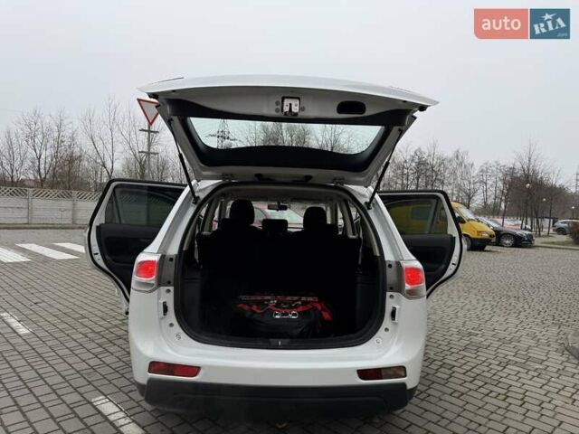 Белый Мицубиси Аутлендер, объемом двигателя 0 л и пробегом 180 тыс. км за 11500 $, фото 27 на Automoto.ua